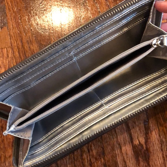 Metallic Michael Kors Wallet - Picture 3 of 4
